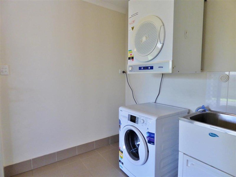 4/16 Marathon Street PROSERPINE 10