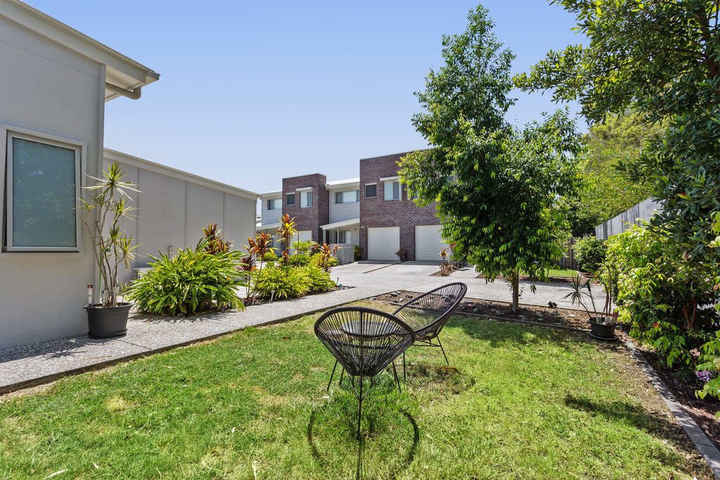 4/16 Sapphire Place ELANORA 1