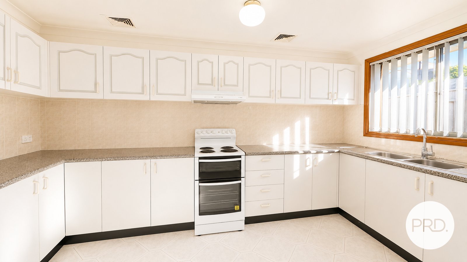 4/16 Thelma Street LURNEA 5