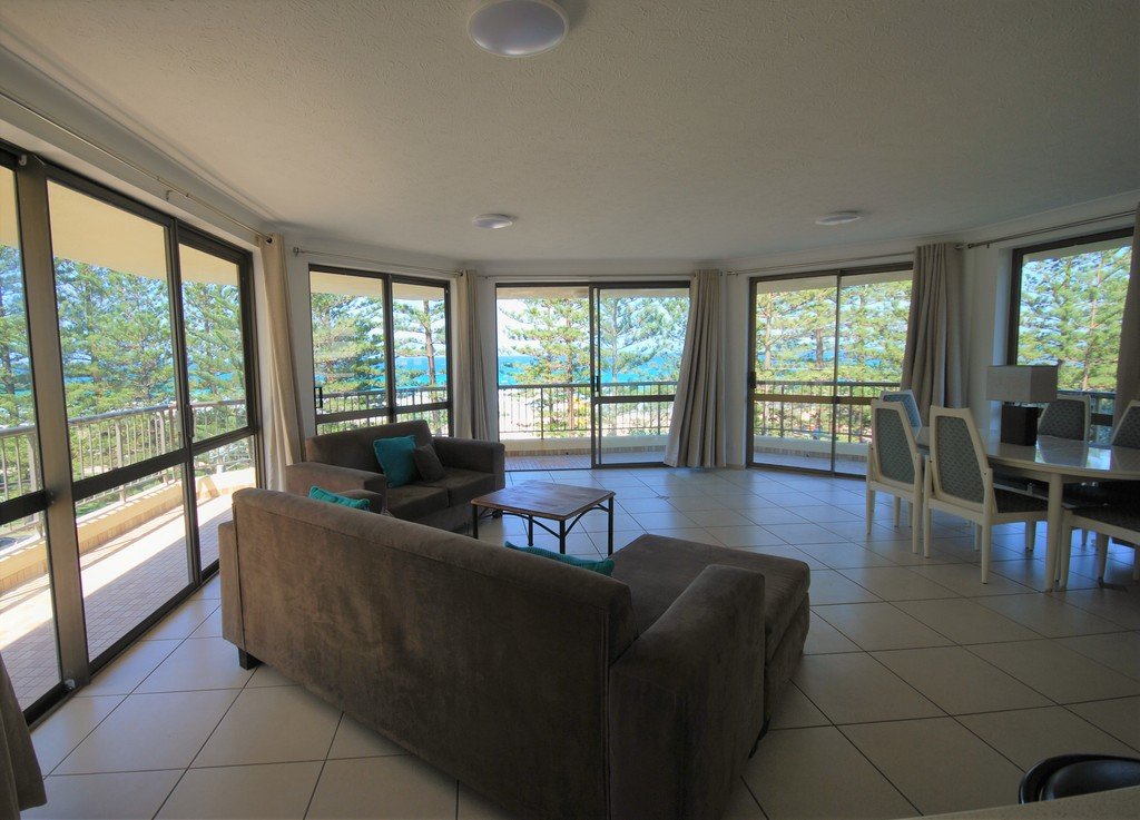 4/164 The Esplanade BURLEIGH HEADS 1