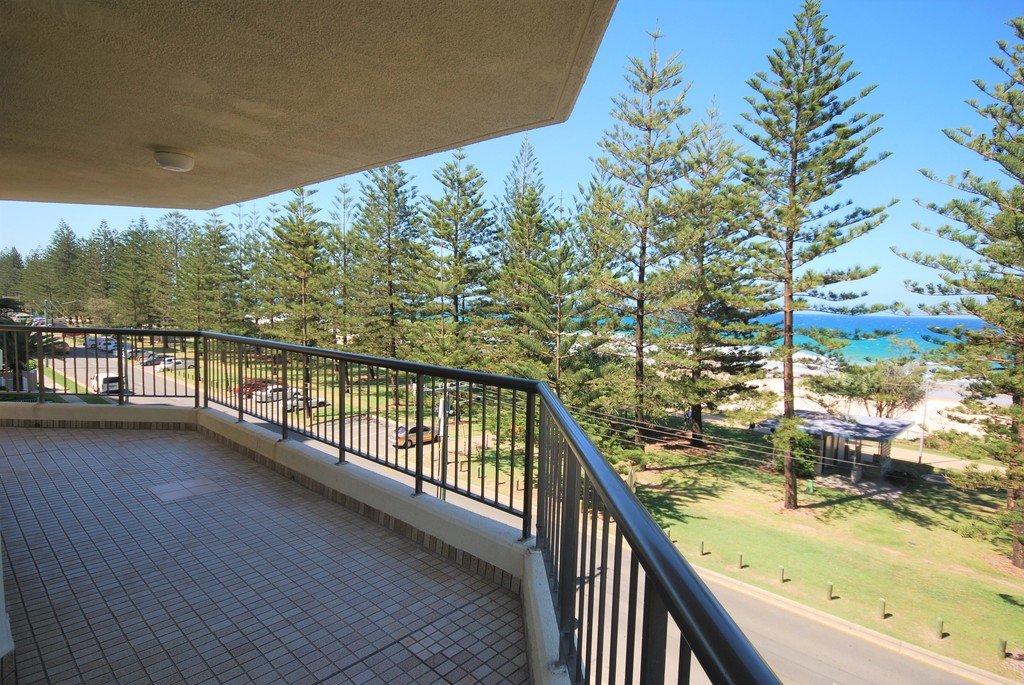 4/164 The Esplanade BURLEIGH HEADS 2