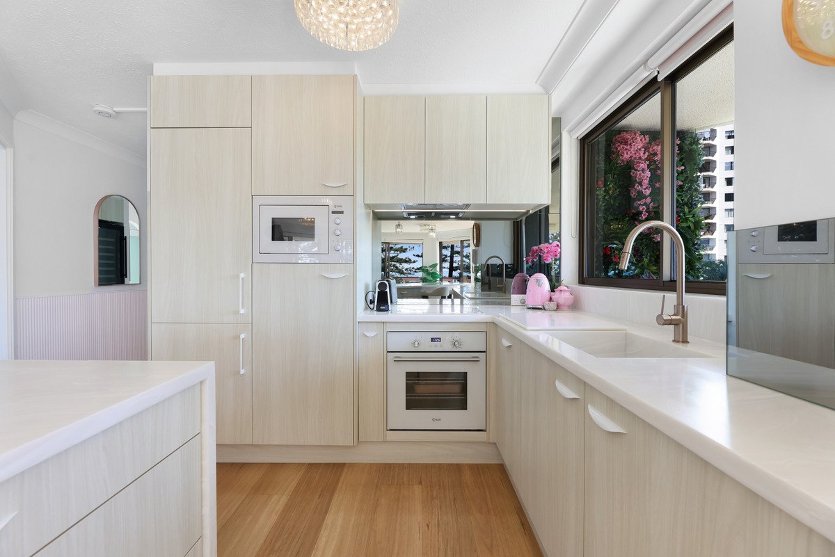 4/164 The Esplanade Burleigh Heads 6