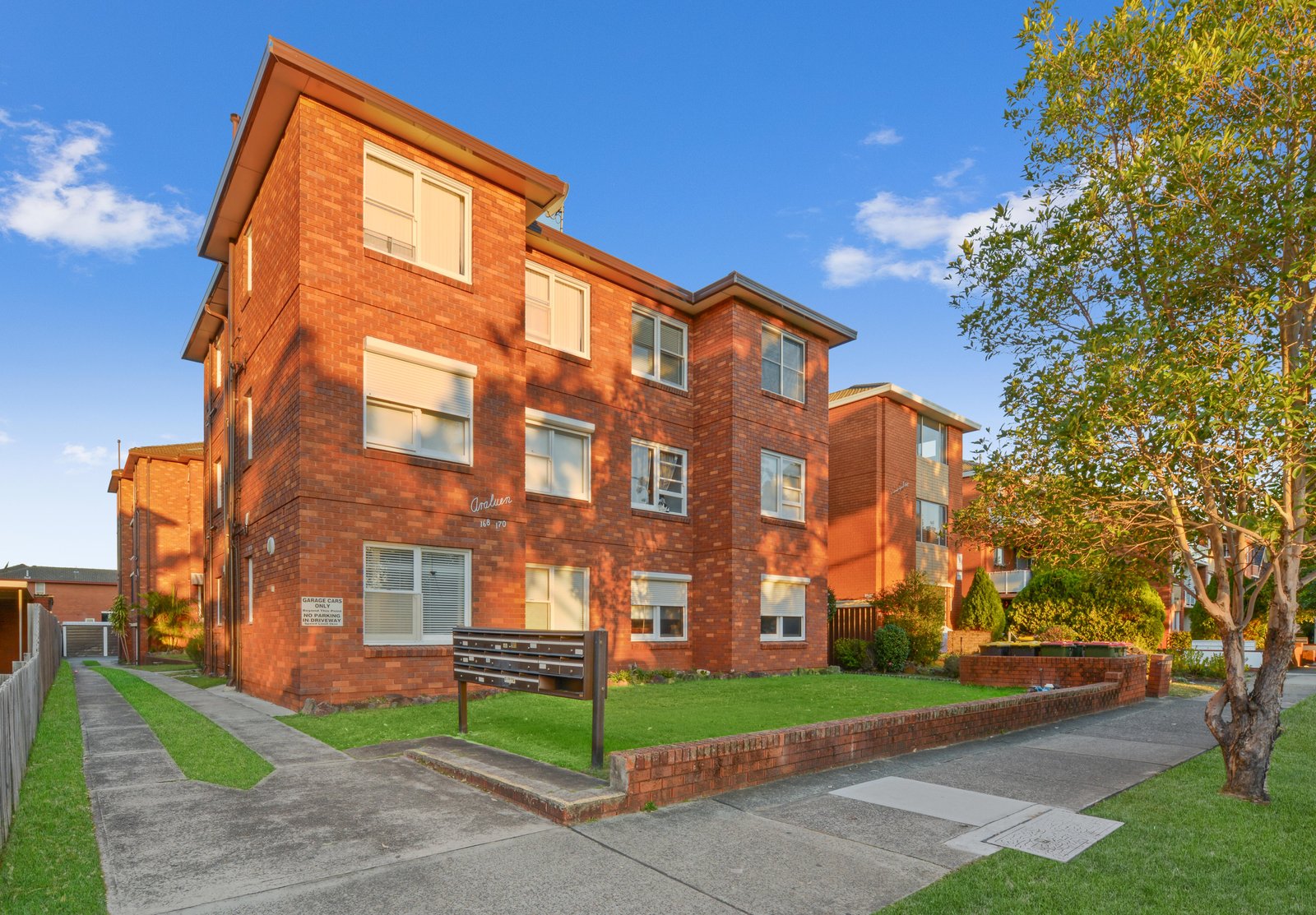 4/168-170 Chuter Avenue SANS SOUCI 1