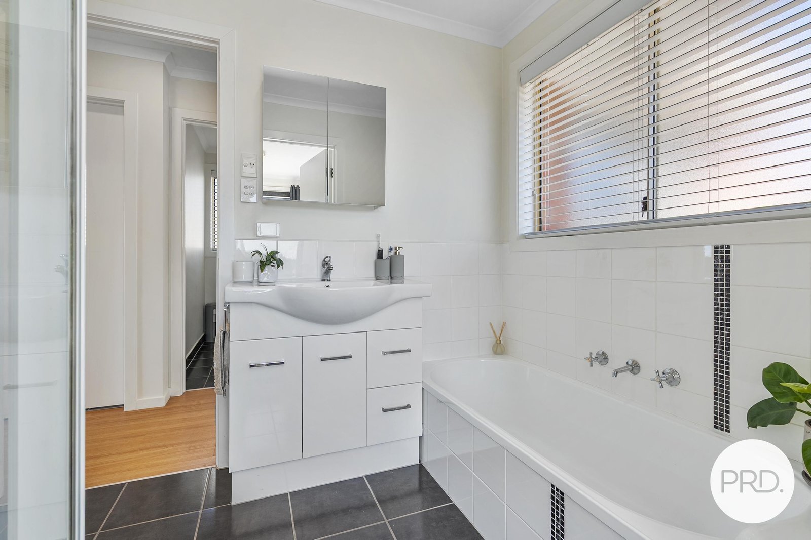 4/17-19 Spring Street CLAREMONT 16