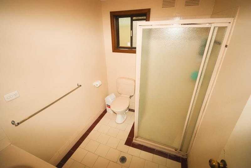 4/17 Nordlingen Drive TOLLAND 3