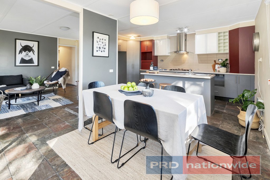 417 Richards Street CANADIAN 4