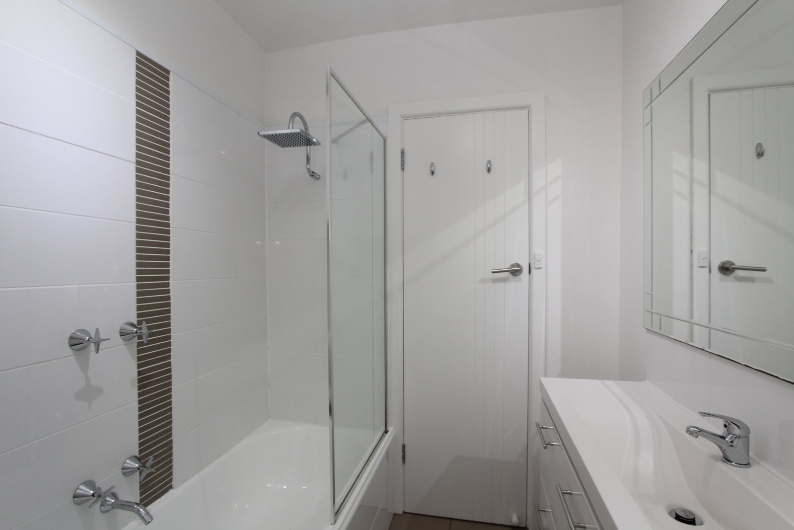 Real Estate and Property in 4/17 Tiuna Grove, Elwood, VIC