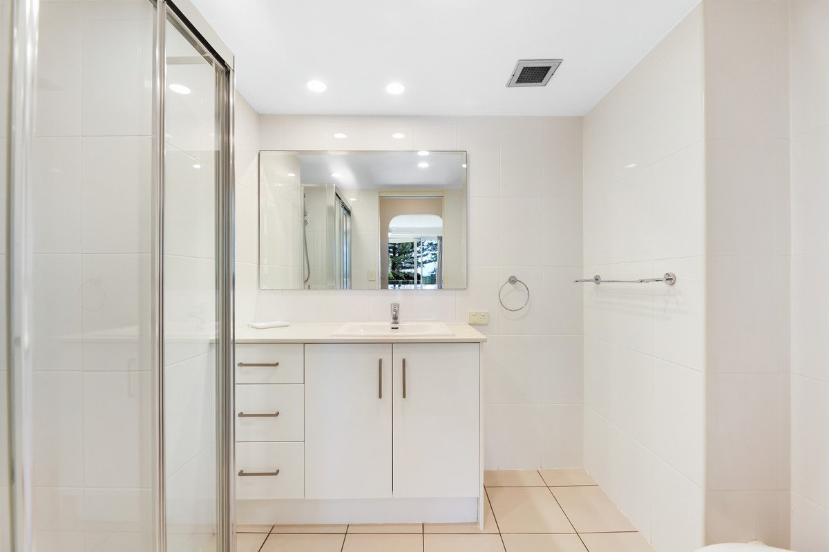 4/170-180 The Esplanade Burleigh Heads 10