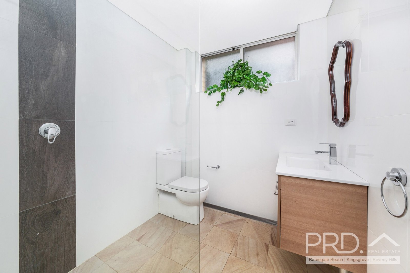 4/173-175 Russell Avenue DOLLS POINT 2