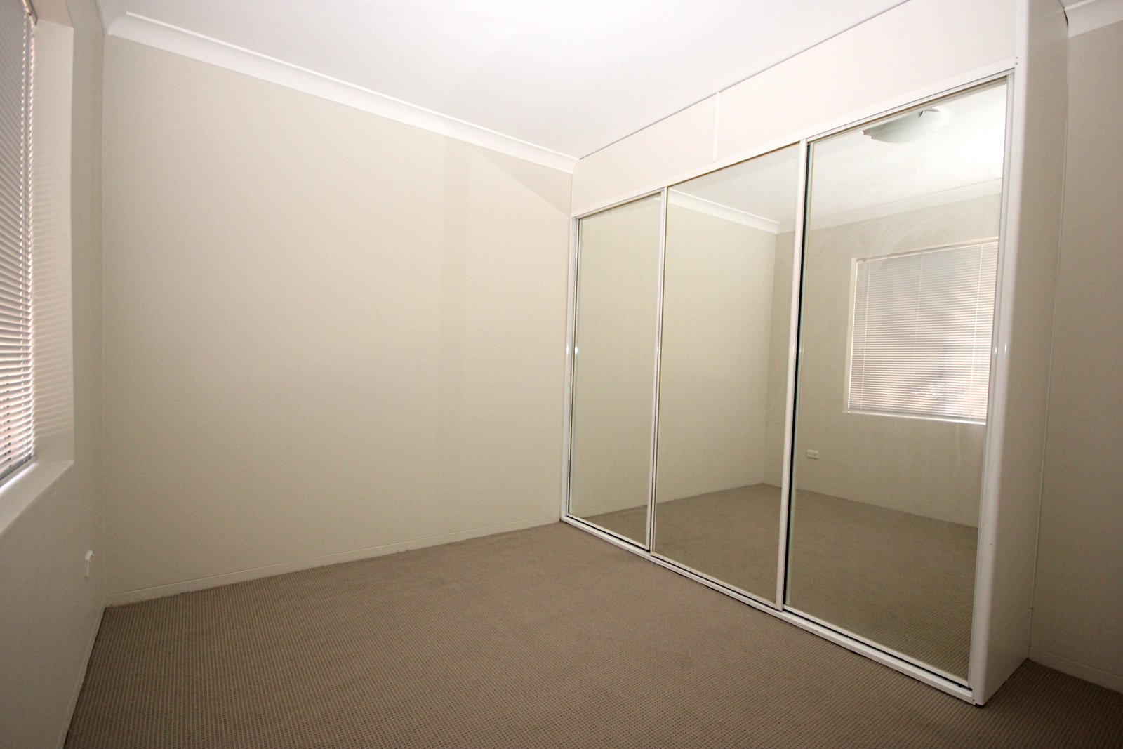 4/174 Chuter Avenue SANS SOUCI 4