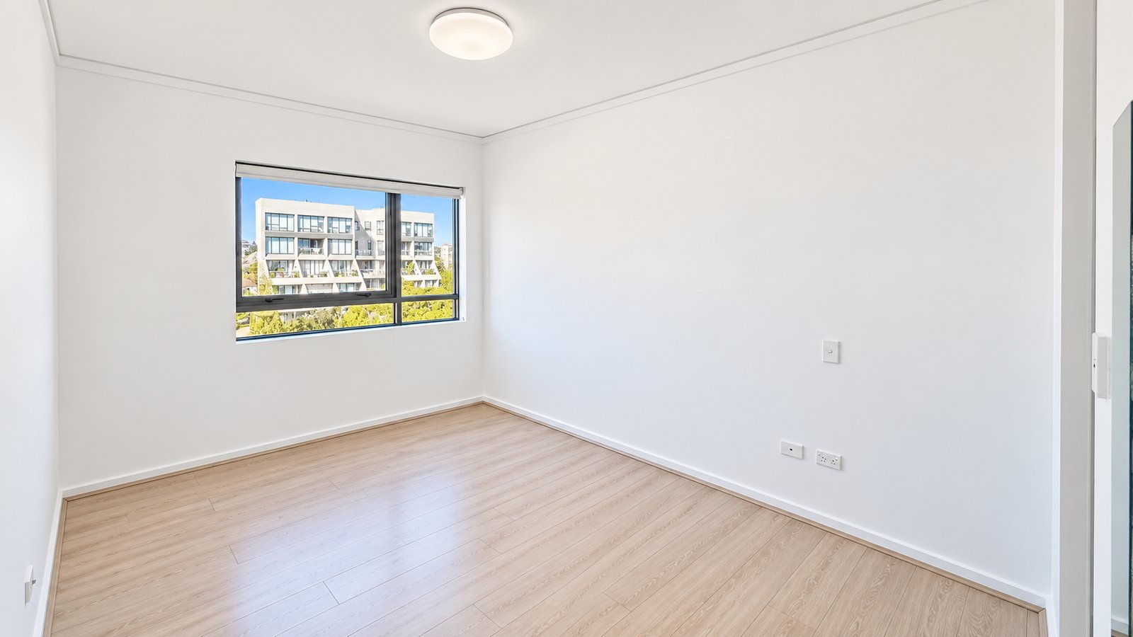 417/717 Anzac Parade MAROUBRA 13