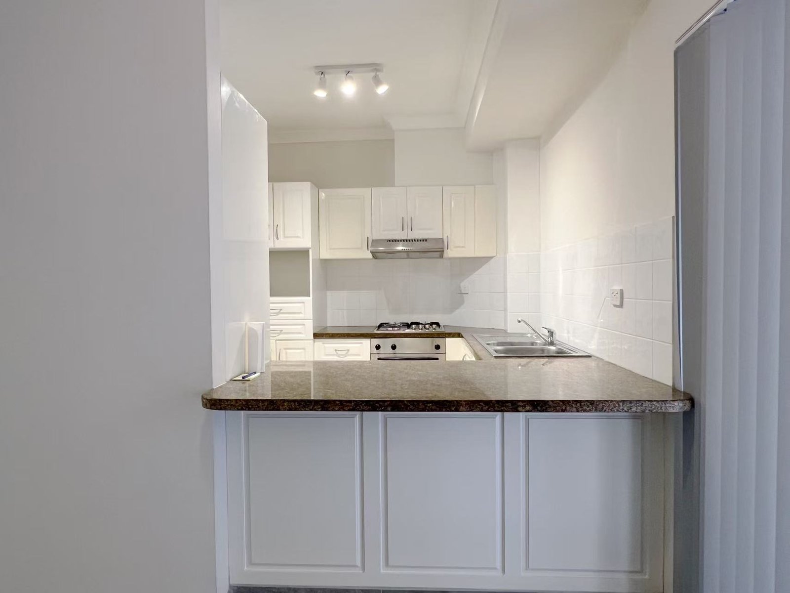 4/18-22 West Street HURSTVILLE 2