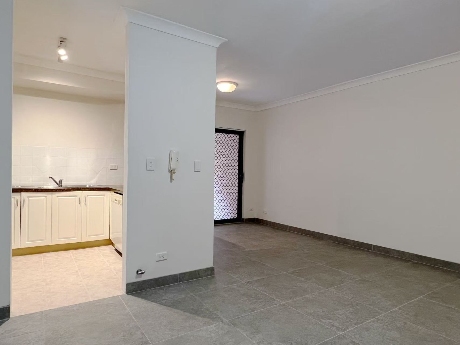 4/18-22 West Street HURSTVILLE 3