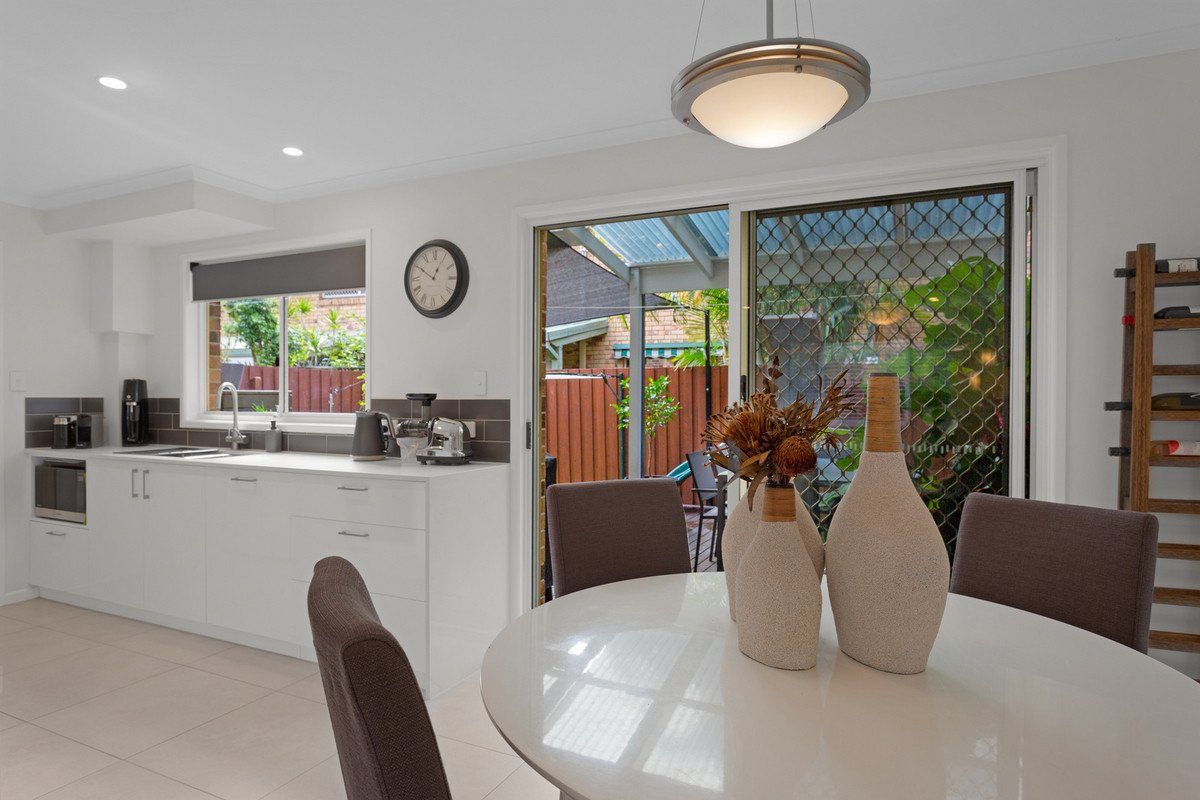 4/18 Bottlewood Court Burleigh Waters 6