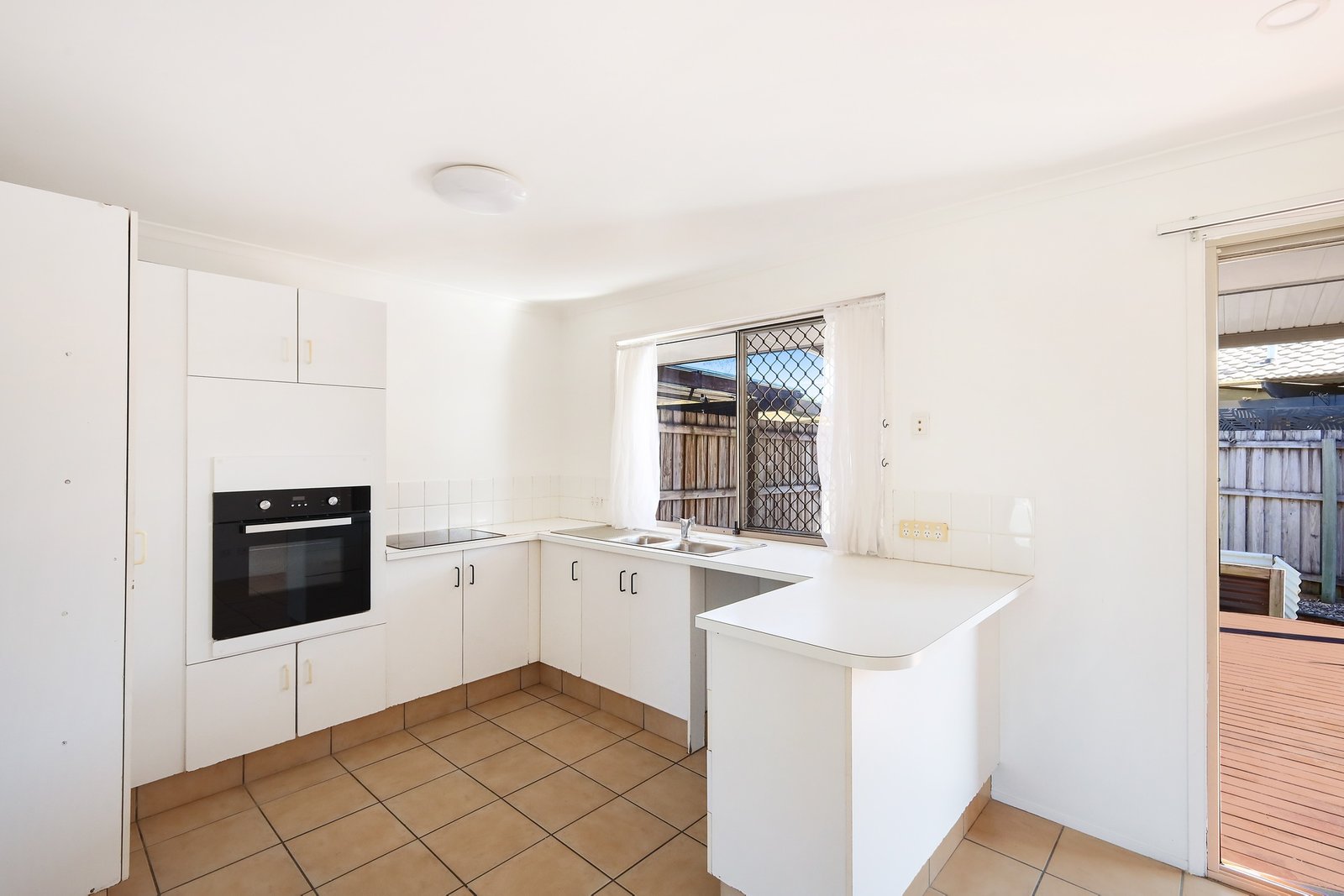 4/18 Galloway Drive ASHMORE 3