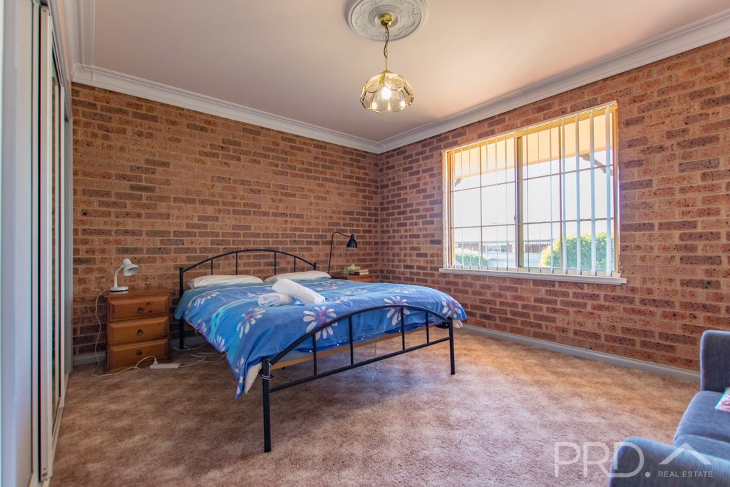 4/18 Russell Street TUMUT 8