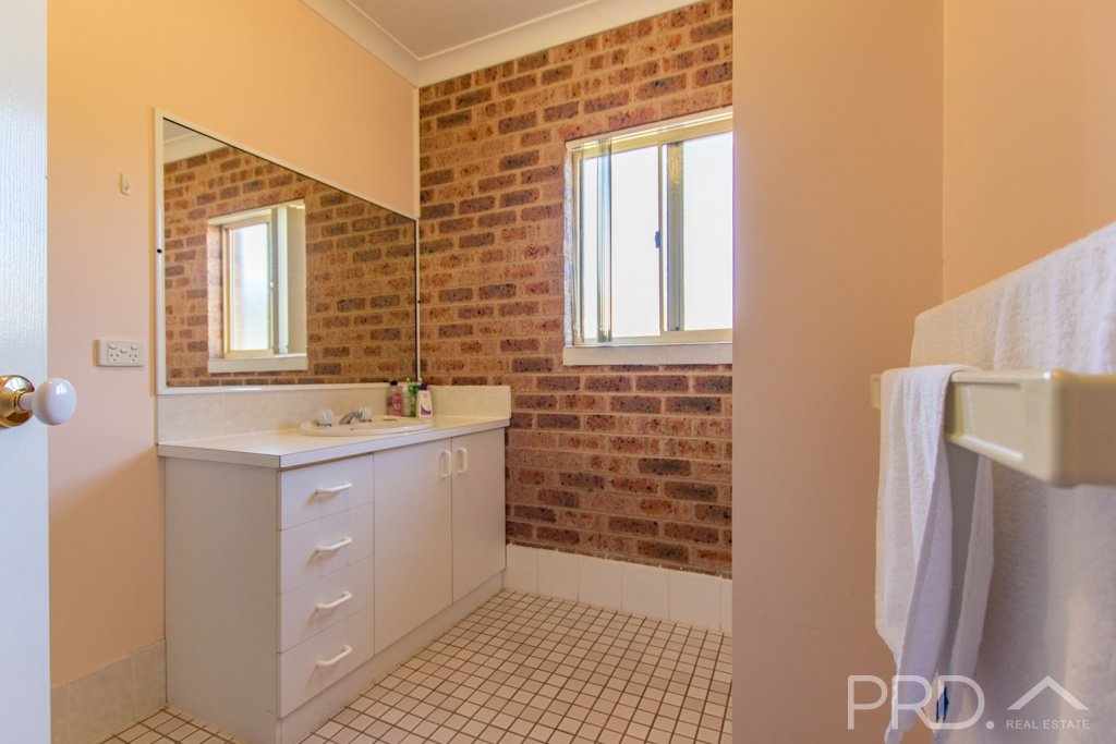 4/18 Russell Street TUMUT 10
