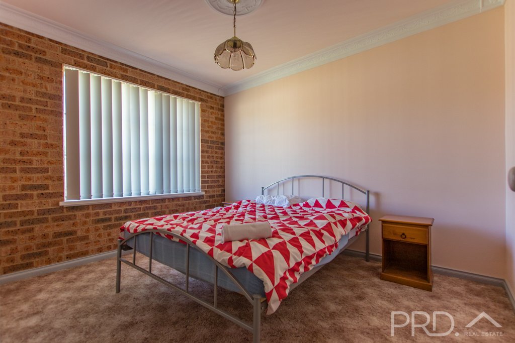 4/18 Russell Street TUMUT 11
