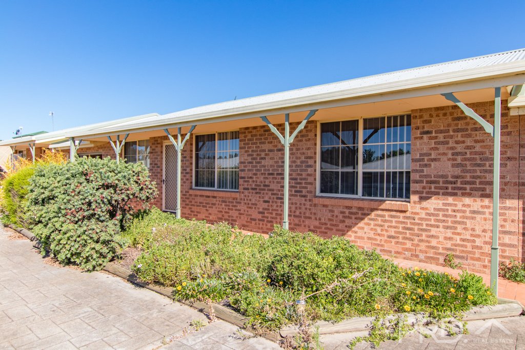 4/18 Russell Street TUMUT 12