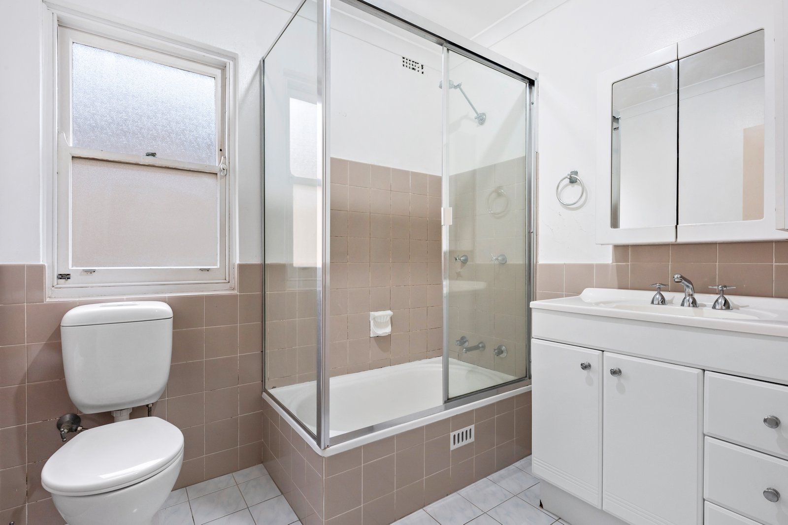 4/186 Russell Avenue DOLLS POINT 6