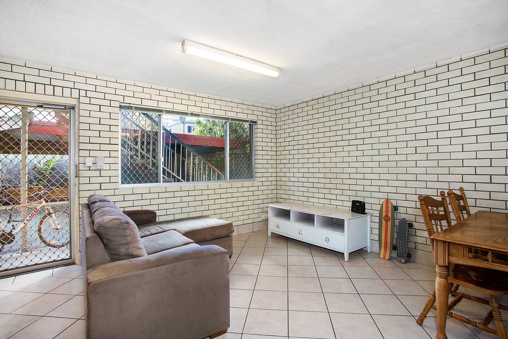 4/1875 Gold Coast Highway BURLEIGH HEADS 2