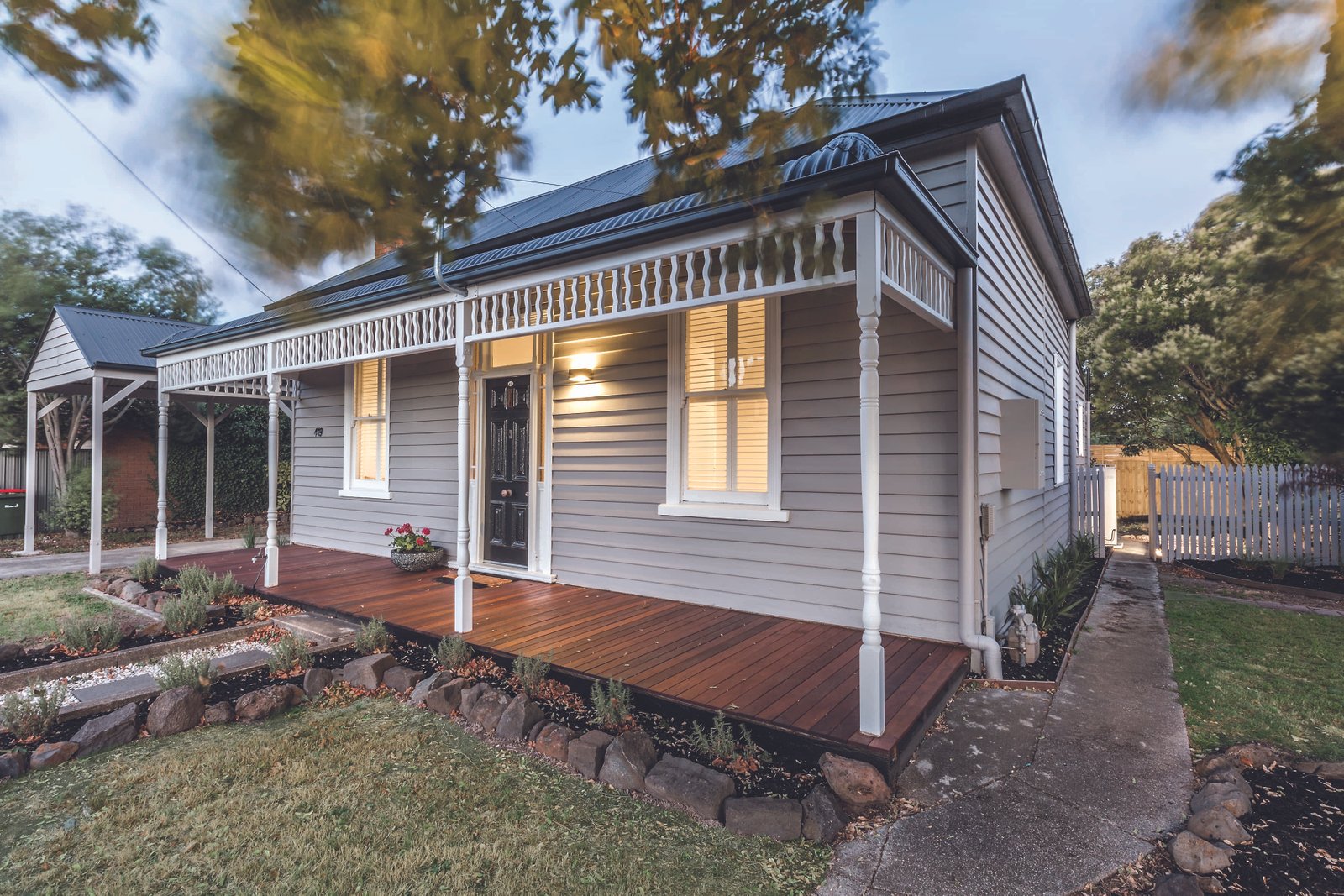 Gallery: 419 Drummond Street South