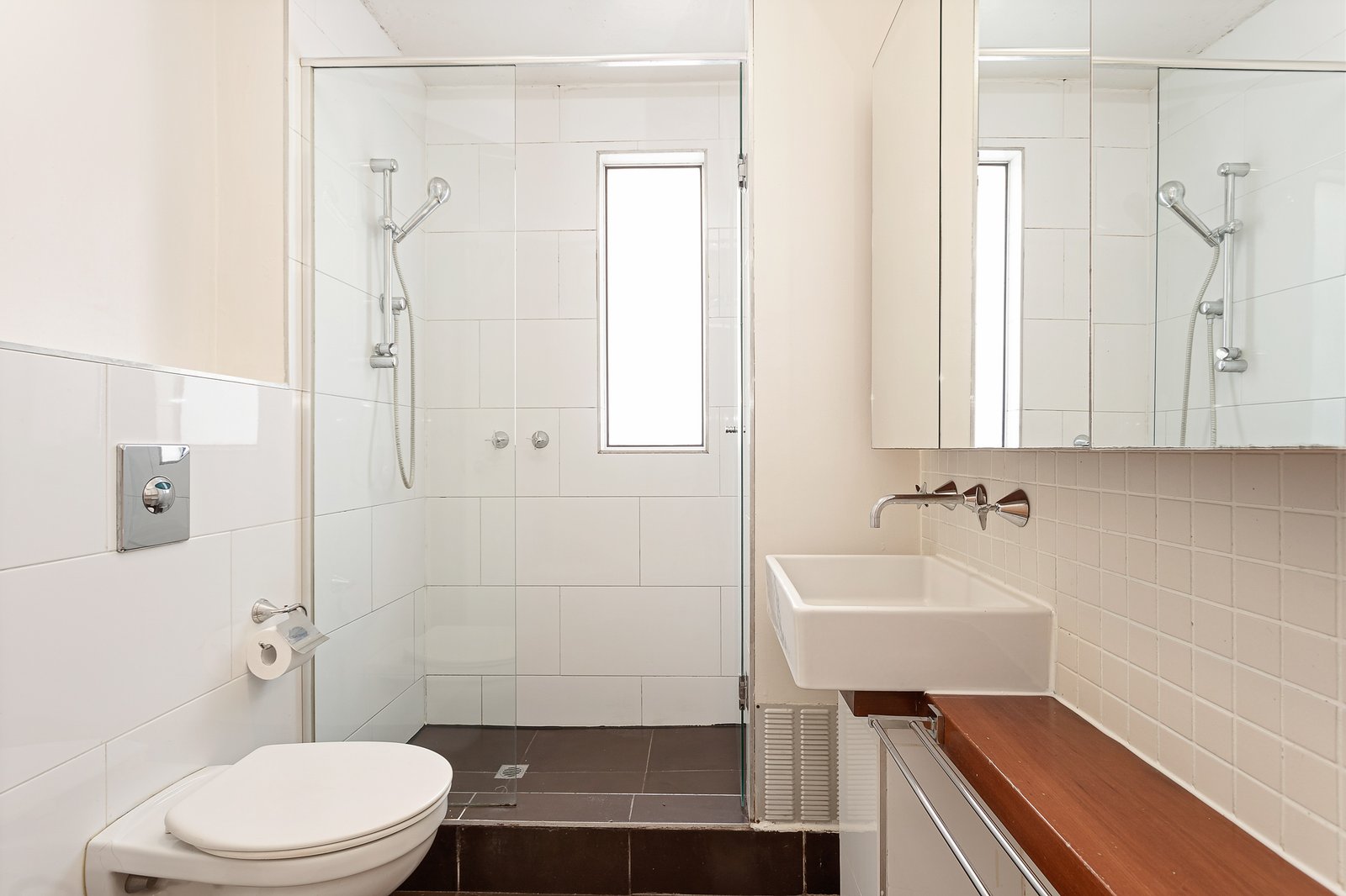 Real Estate and Property in 4/19 Tiuna Grove, Elwood, VIC