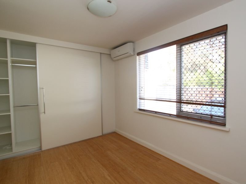 Real Estate and Property in 4/19 Tiuna Grove, Elwood, VIC