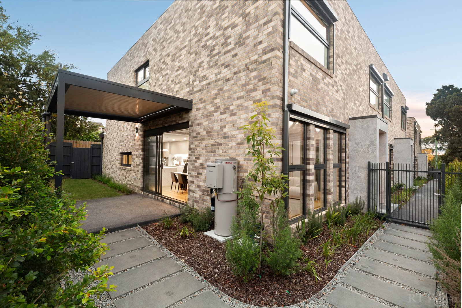 Real Estate and Property in 4/1906 Malvern Road, Malvern East, VIC