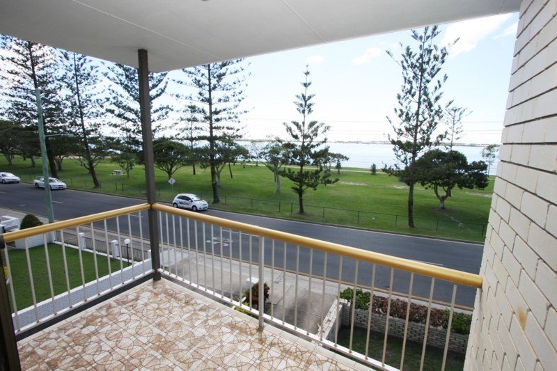 4/196 Marine Parade LABRADOR 1