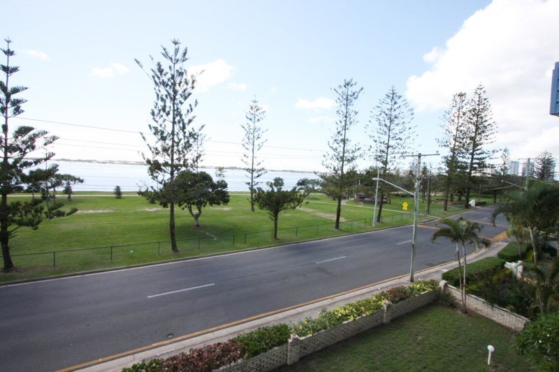 4/196 Marine Parade LABRADOR 2