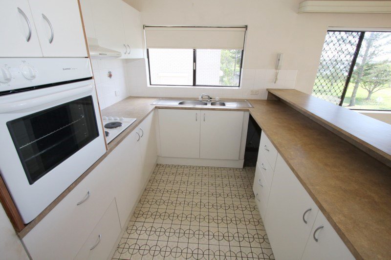 4/196 Marine Parade LABRADOR 4