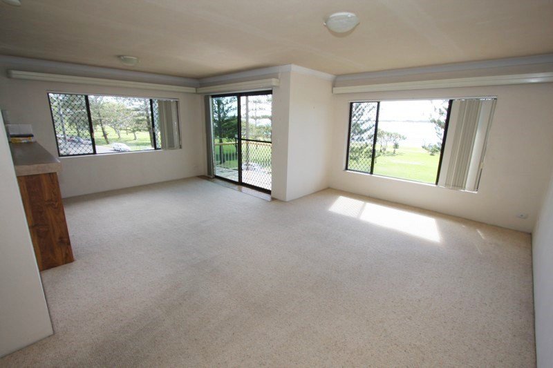 4/196 Marine Parade LABRADOR 3