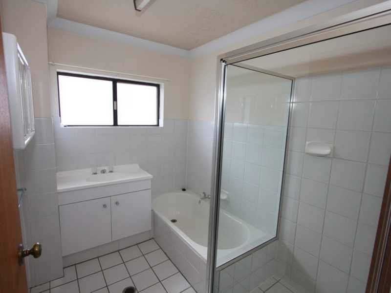 4/196 Marine Parade LABRADOR 5