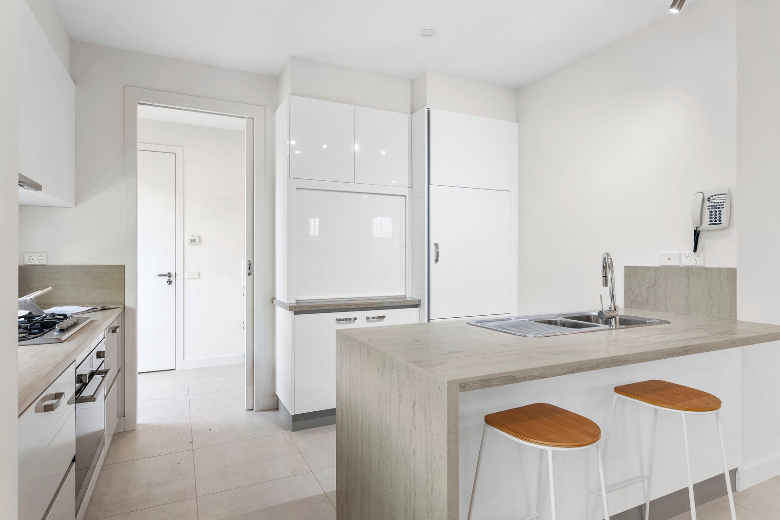 Gallery: 41A Colstan Court