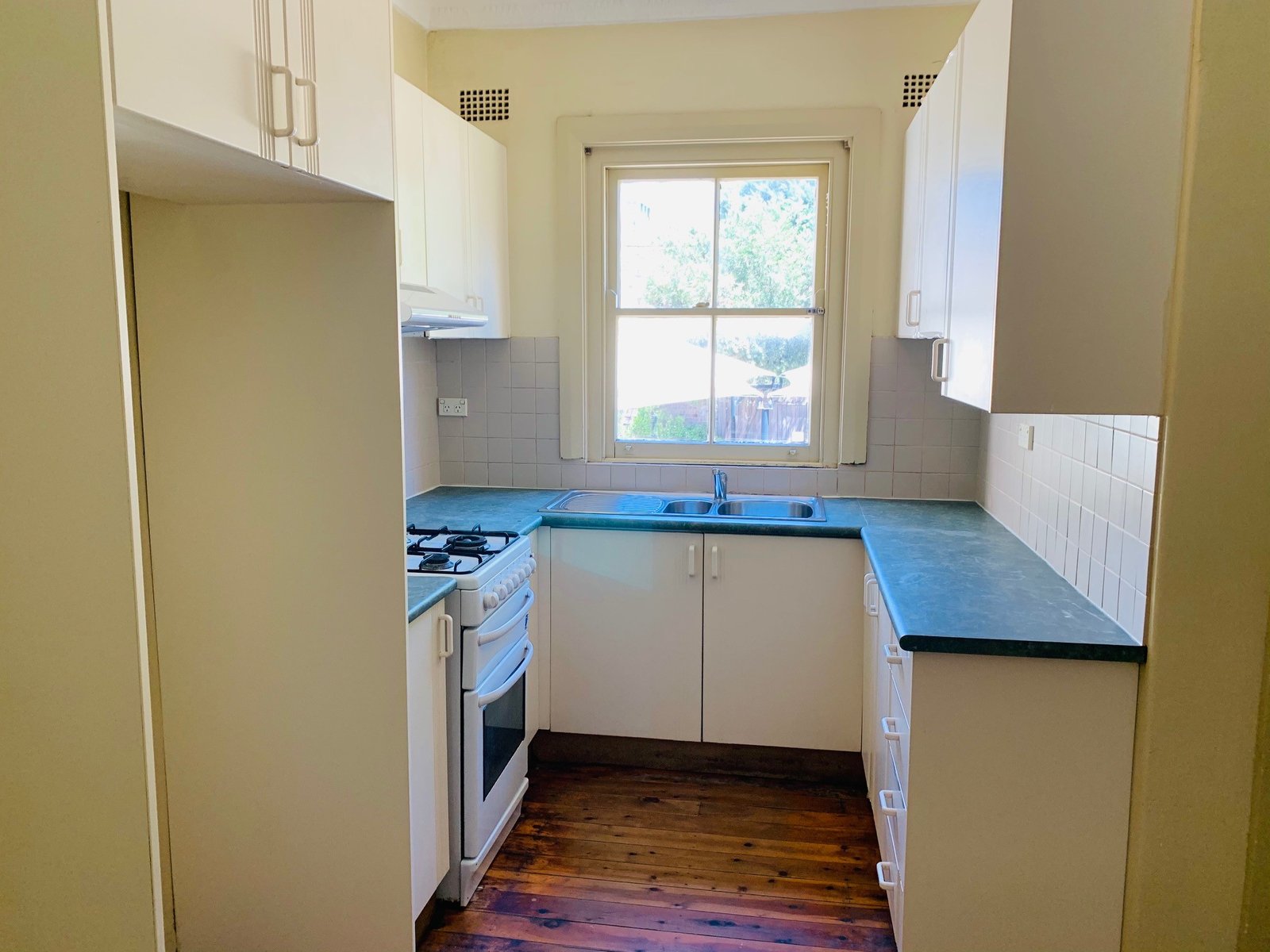 4/1A Short Street CARLTON 3