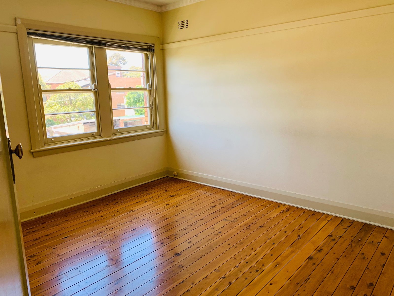 4/1A Short Street CARLTON 5