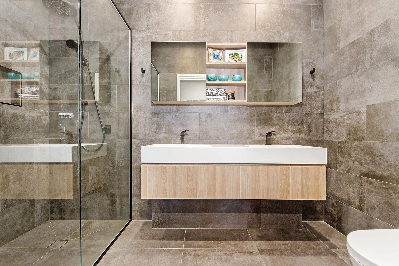 41B Fairway Drive CLEAR ISLAND WATERS 9