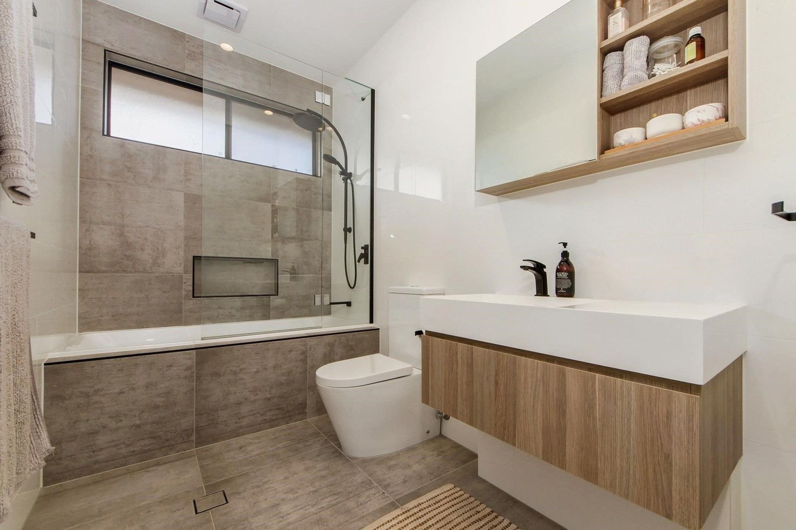 41B Fairway Drive CLEAR ISLAND WATERS 11