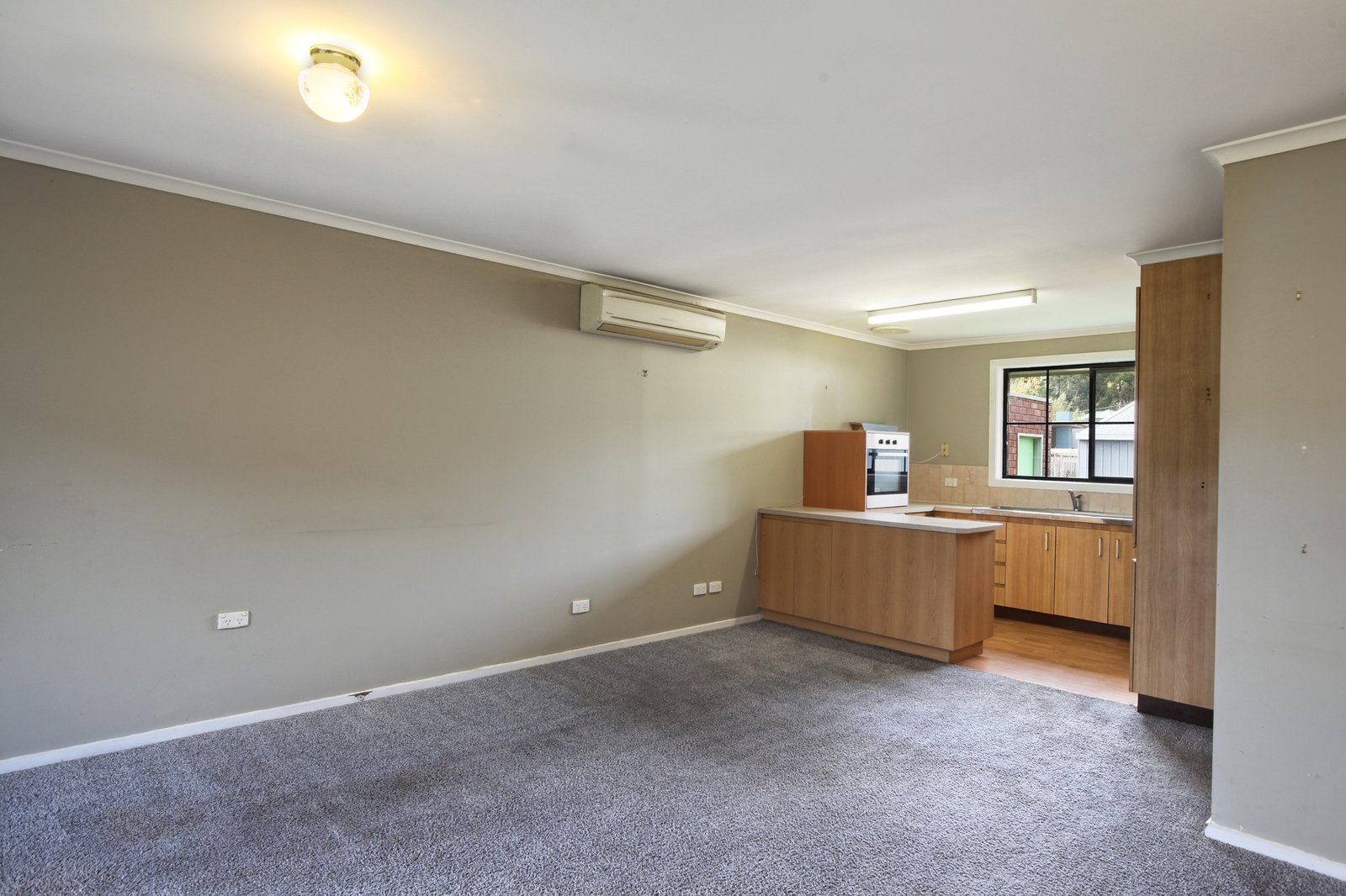 Real Estate and Property in 4/2-4 Buckland Street, Woodend, VIC