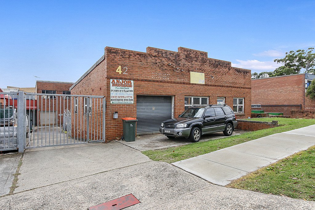 42 Anderson Road MORTDALE 1