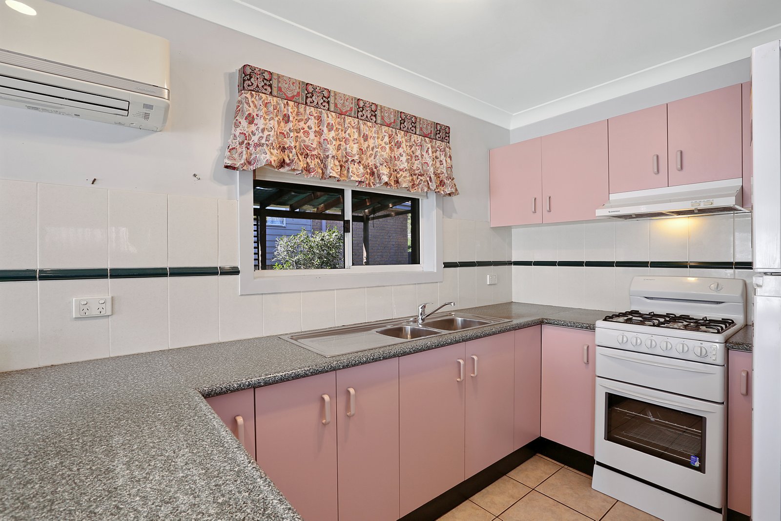 42 Ashmore Crescent KANAHOOKA 3