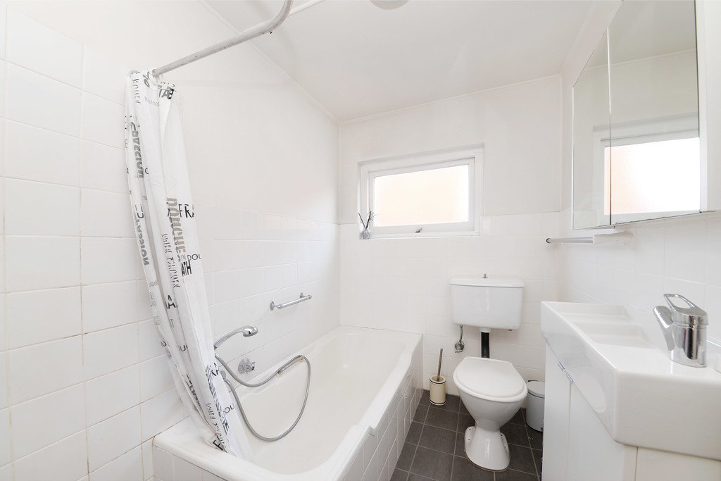 4/2 Brittain Crescent HILLSDALE 6