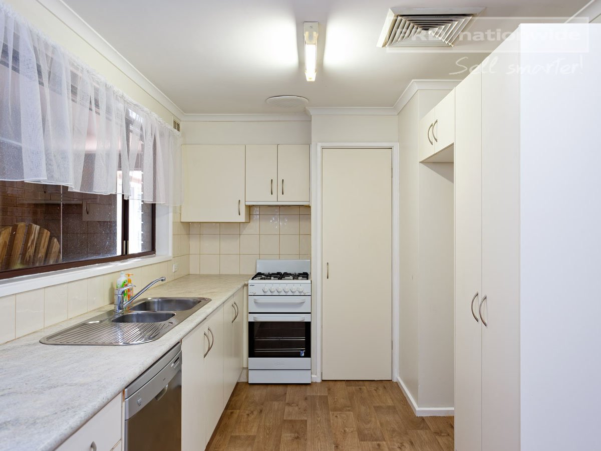 42 Brunskill Road LAKE ALBERT 4