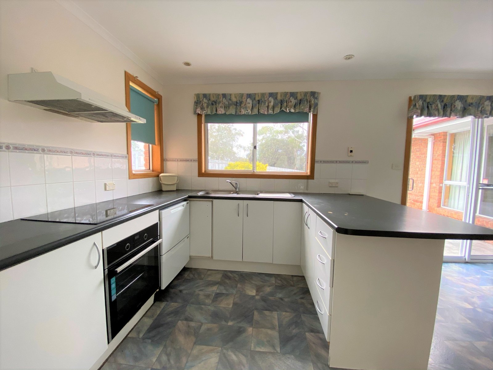 42 Chatterton Court CLAREMONT 5