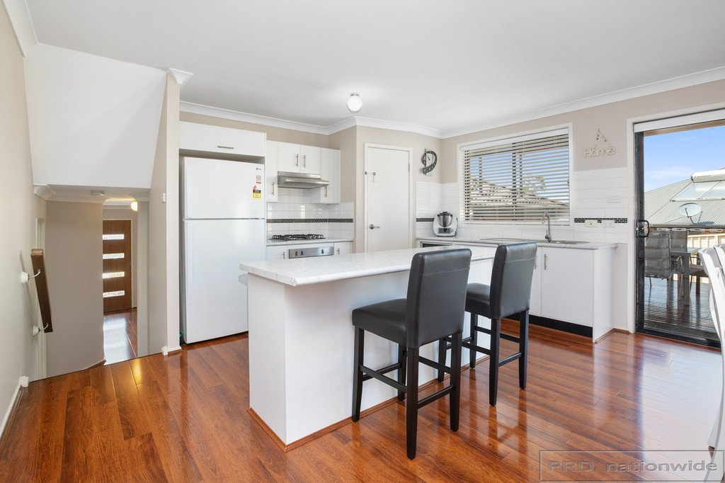 42 Clayton Crescent RUTHERFORD 8