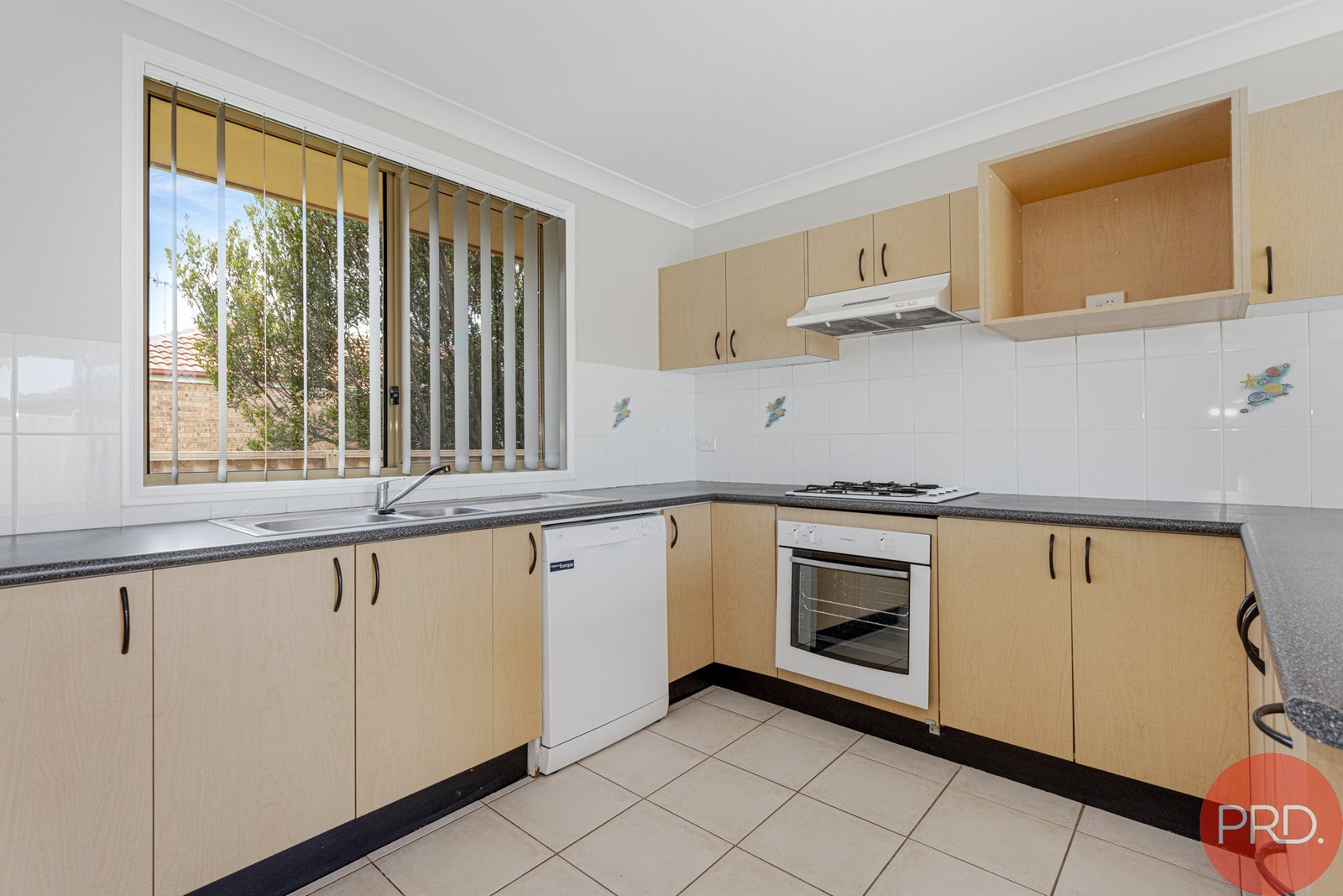 42 Coburn Circuit METFORD 9