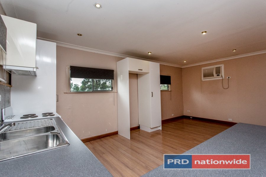 42 Coreen Avenue PENRITH 16