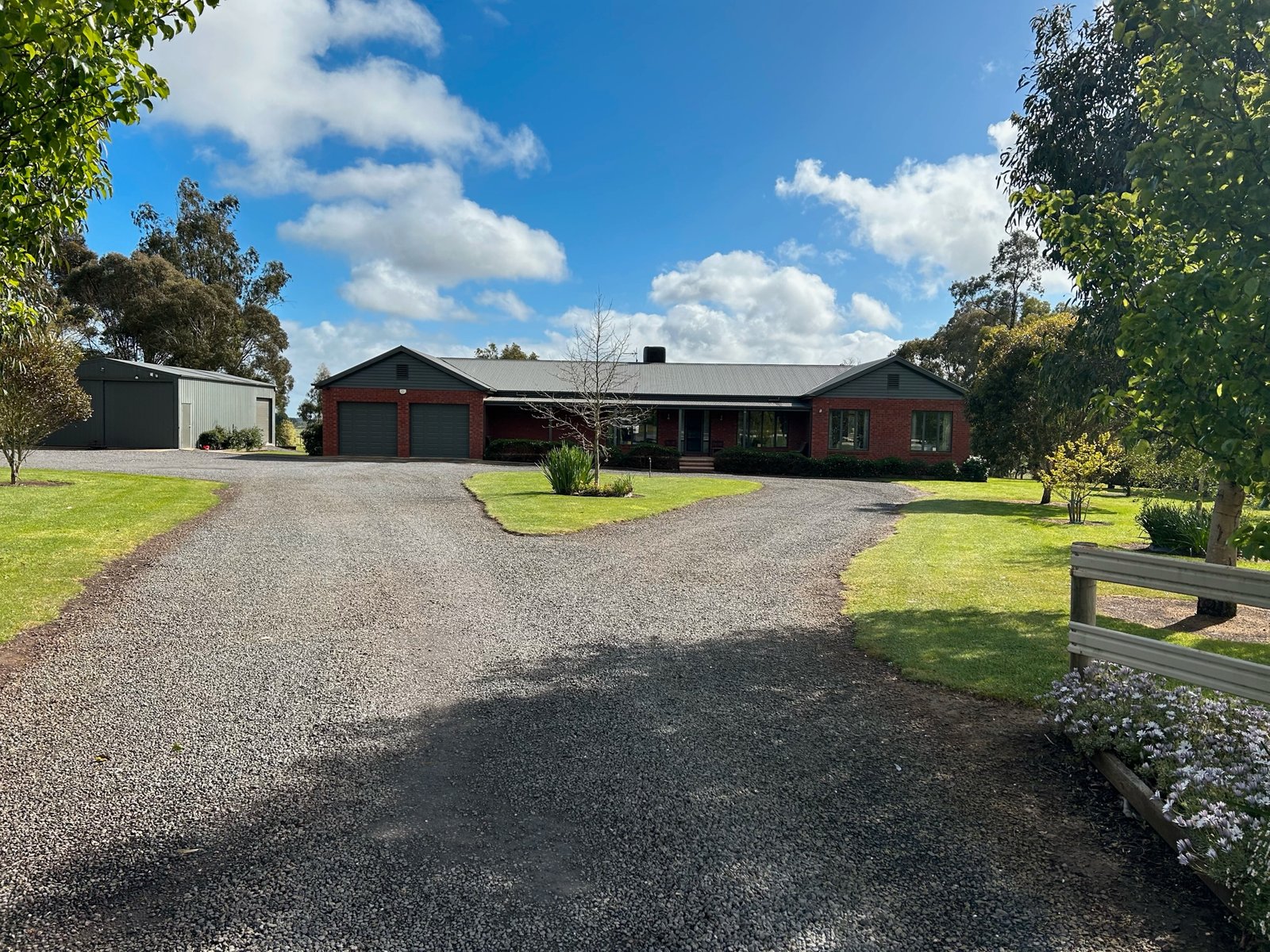 42 Cummins Road MOUNT ROWAN 1