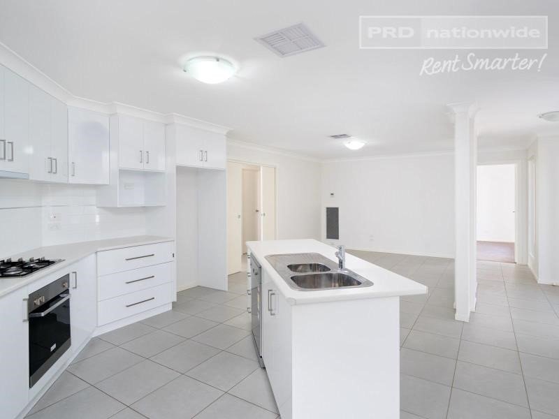 42 Deakin Avenue LLOYD 2